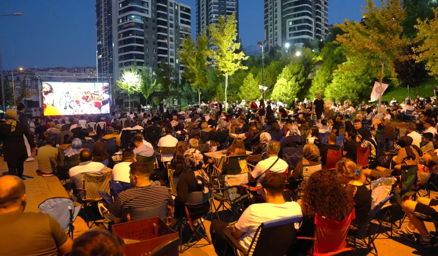 Keçiören'de açık hava sinema keyfi