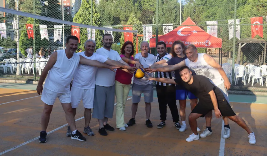 İzmit'te voleybol coşkusu yaşanıyor