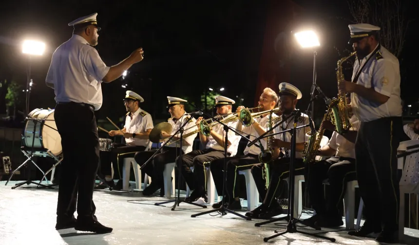 Kocaeli'de Mehter ve Bando Takımı 7'den 70'e herkesi coşturdu