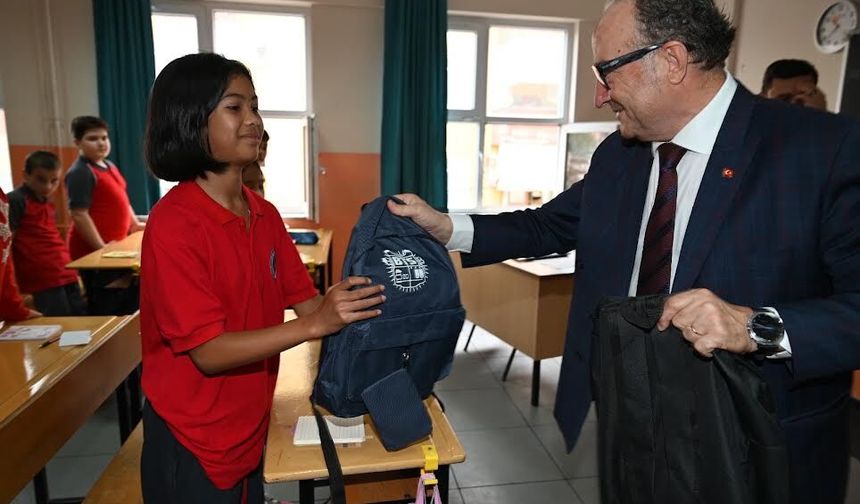KSO’dan öğrencilere okul çantası ve kırtasiye malzemesi desteği
