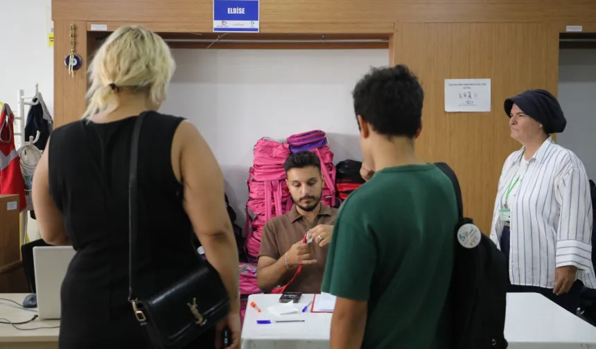 İzmit'te öğrencilere kırtasiye desteği