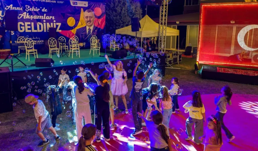 Kocaeli'de Anne Şehir'de sıra gecesi türkülerle renklendi