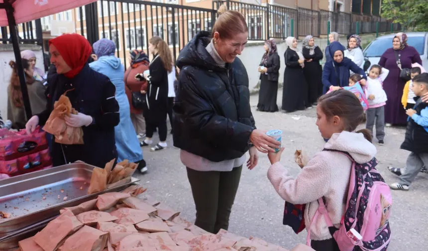 Kocaeli İzmit Belediyesi, Beslenme Saati Projesi devam ediyor