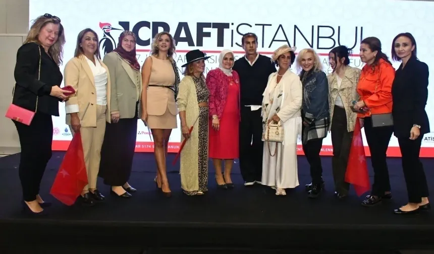 Şapkalar podyumda