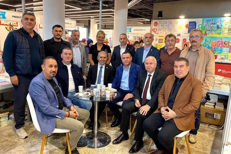 Kocaeli Kitap Fuarı'nda Yüksel Ercan'a büyük ilgi