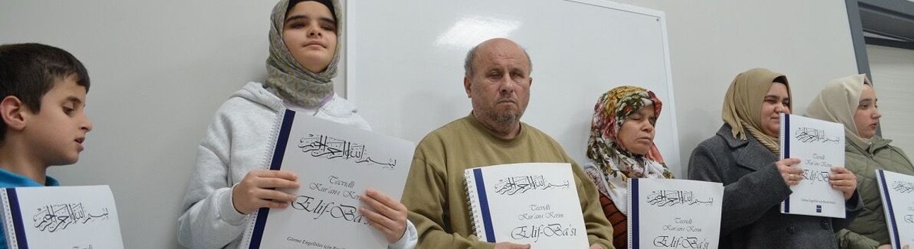 Braile Alfabesiyle Kur’an-ı Kerim’i okumayı öğreniyorlar